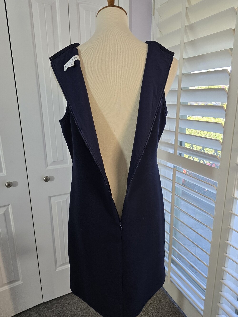 Banana Republic Sleeveless Navy Halter Dress With Front Keyhole Minimalist Look - Picture 9 of 10